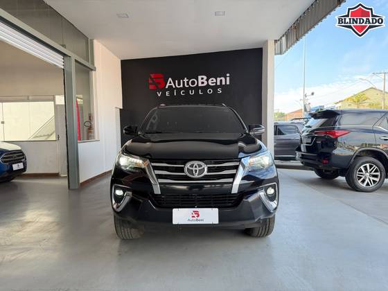 TOYOTA HILUX SW4 2.8 SRX 4X4 7 LUGARES 16V TURBO INTERCOOLER DIESEL 4P AUTOMÁTICO TOYOTA HILUX SW4 2.8 SRX 4X4 7 LUGARES 16V TURBO INTERCOOLER DIESEL 4P AUTOMÁTICO